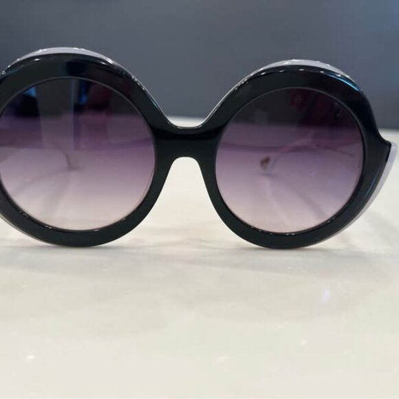 Alice + Olivia Stacey Black and White Sunglasses - Picture 4 of 7